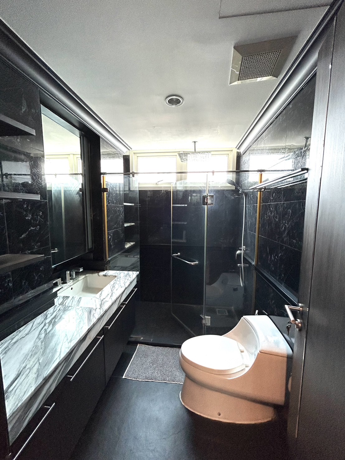 3 Bedroom Condo For Sale in Khlong Toei Nuea, Vadhana, Bangkok - Image 11