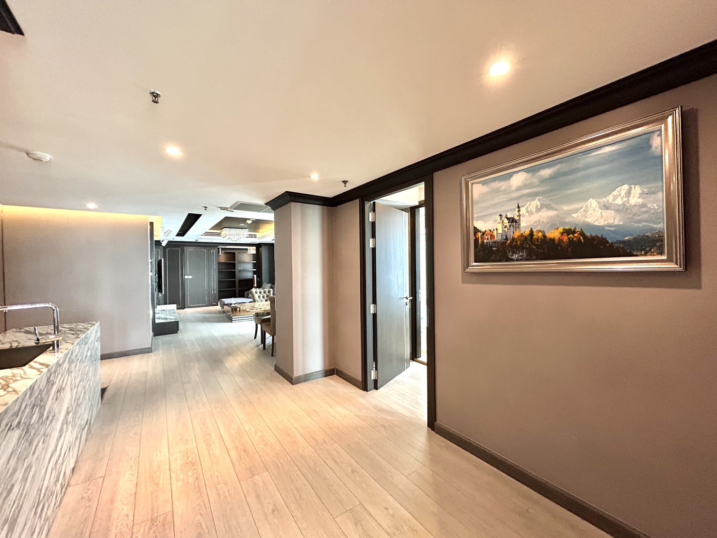 3 Bedroom Condo For Sale in Khlong Toei Nuea, Vadhana, Bangkok - Image 8