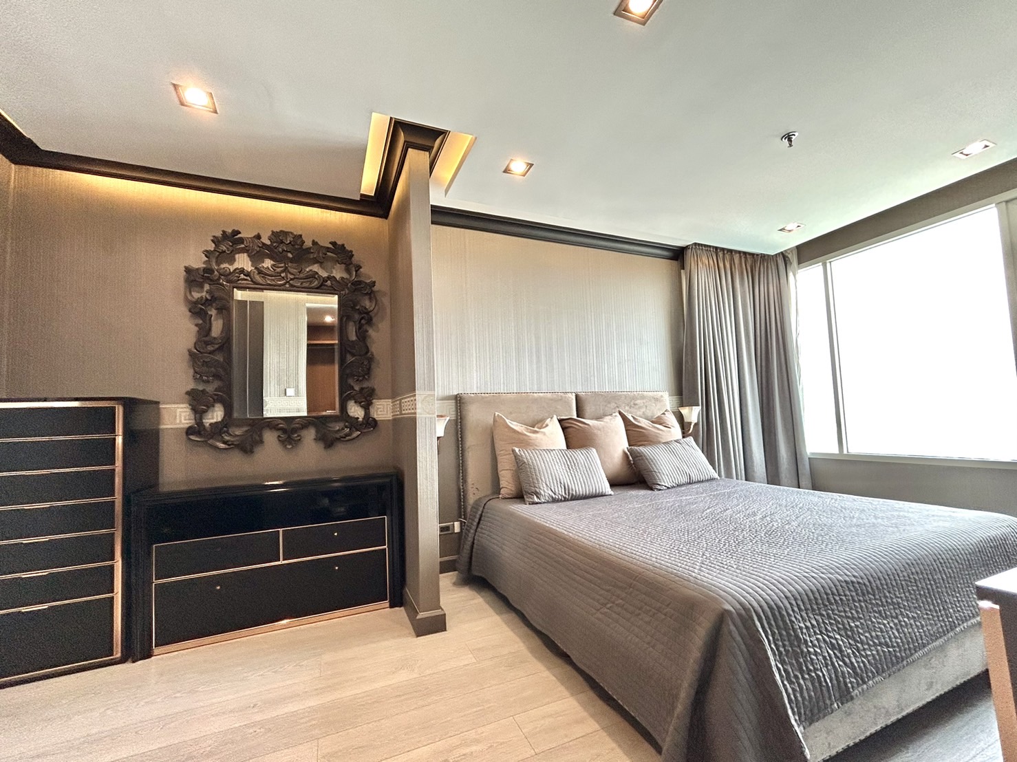 3 Bedroom Condo For Sale in Khlong Toei Nuea, Vadhana, Bangkok - Image 6