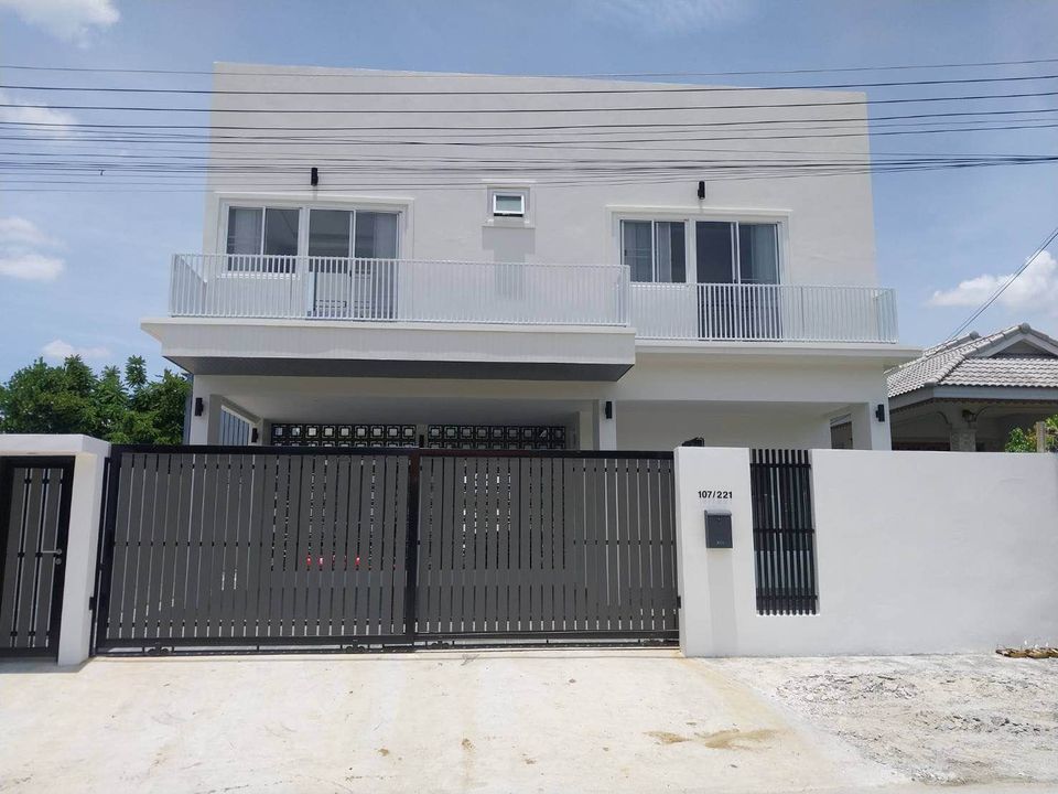 5 Bedroom House For Sale in Nong Phueng, Saraphi, Chiang Mai - Image 1