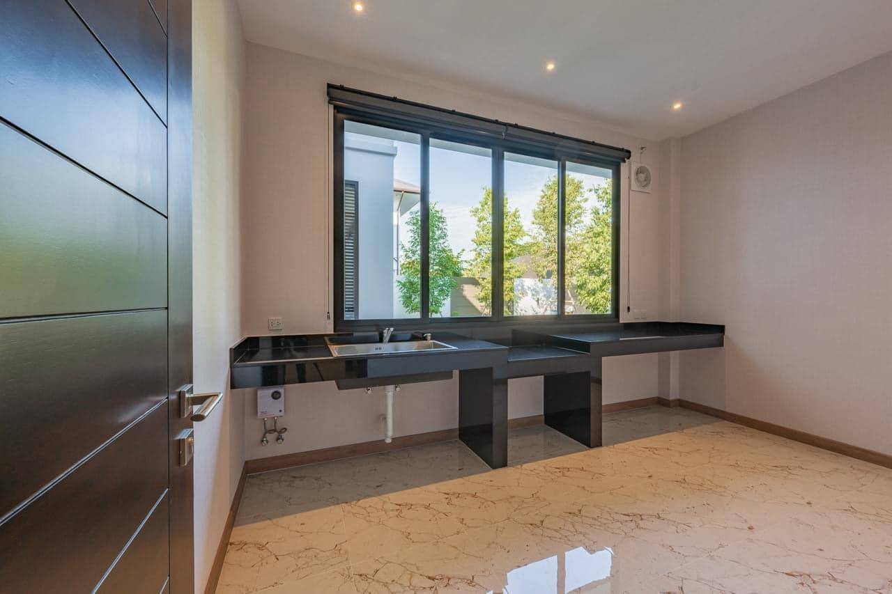 5 Bedroom House For Sale in San Phak Wan, Hang Dong, Chiang Mai - Image 12