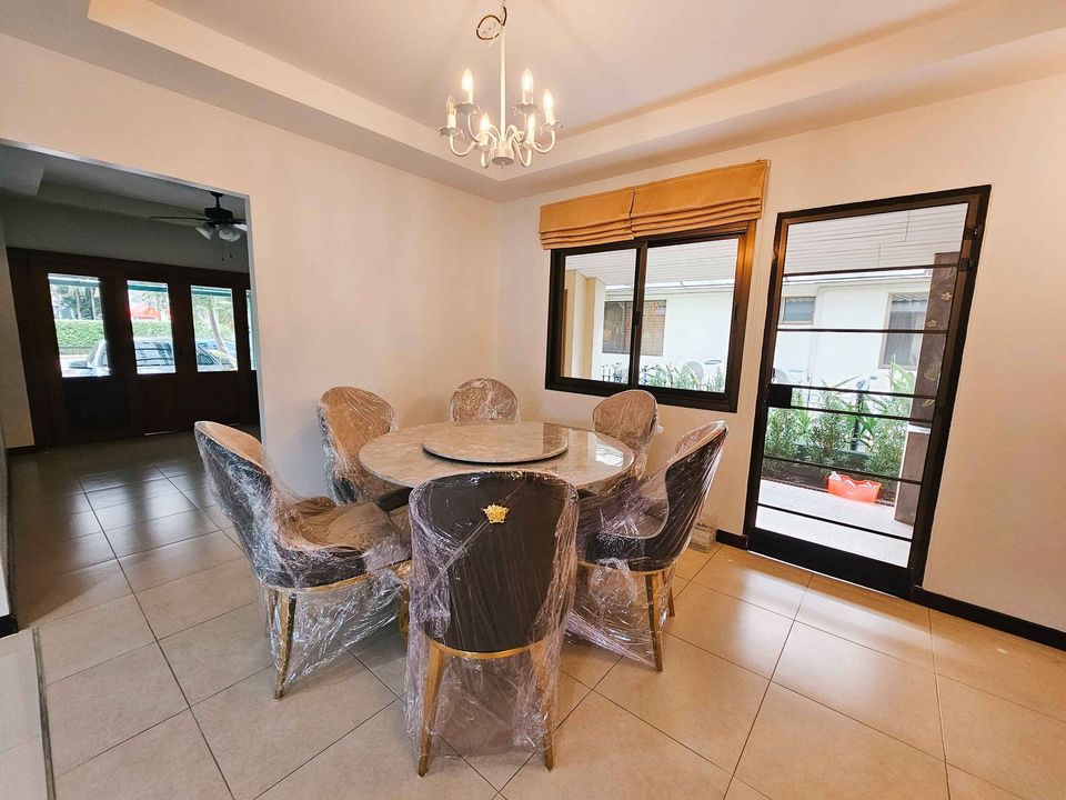 5 Bedroom House For Sale in Nong Khwai, Hang Dong, Chiang Mai - Image 3