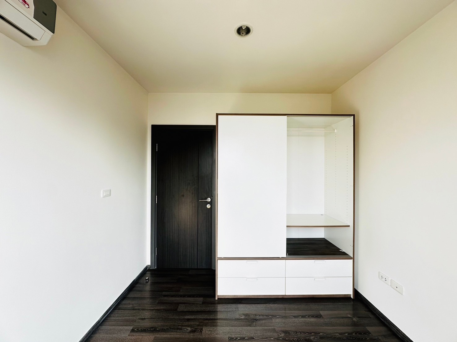 1 Bedroom Condo For Sale in Phra Khanong Nuea, Vadhana, Bangkok - Image 3