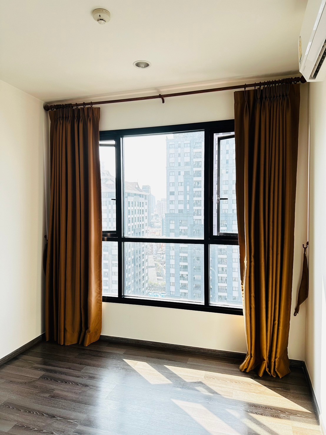 1 Bedroom Condo For Sale in Phra Khanong Nuea, Vadhana, Bangkok - Image 1