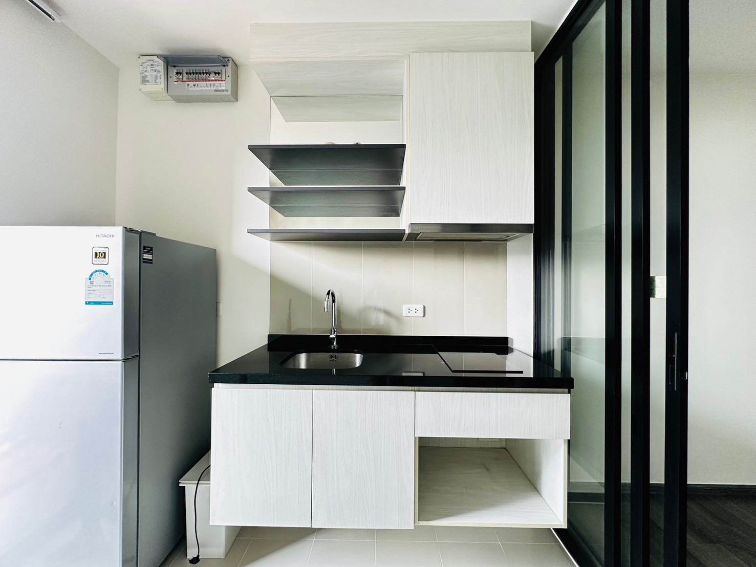 1 Bedroom Condo For Sale in Phra Khanong Nuea, Vadhana, Bangkok - Image 2