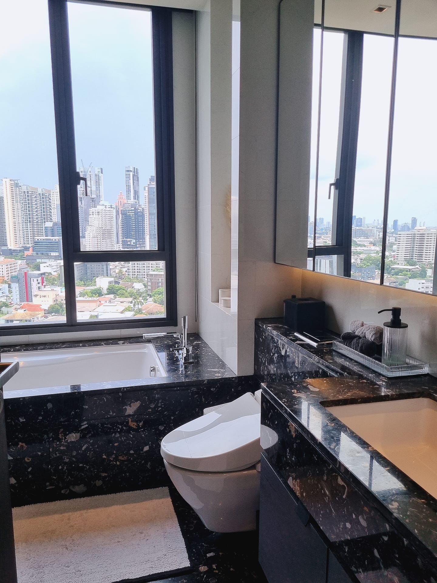 2 Bedroom Condo For Sale in Khlong Tan, Khlong Toei, Bangkok - Image 4
