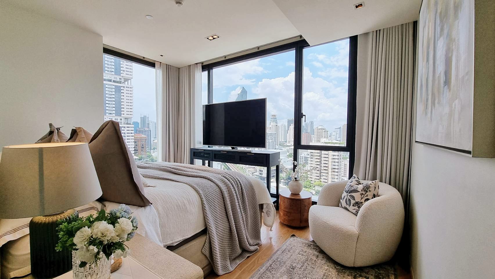 2 Bedroom Condo For Sale in Khlong Tan, Khlong Toei, Bangkok - Image 2