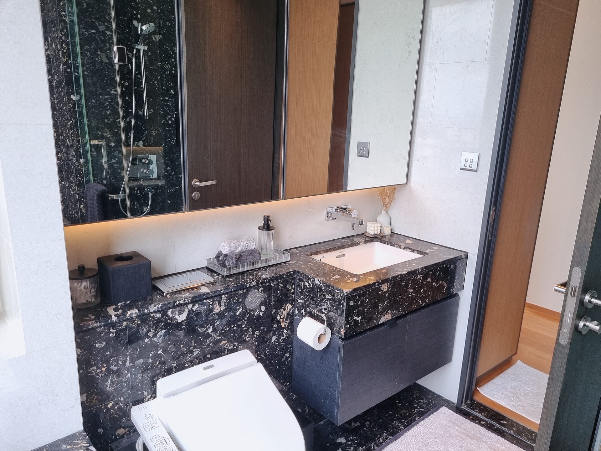 2 Bedroom Condo For Sale in Khlong Tan, Khlong Toei, Bangkok - Image 5