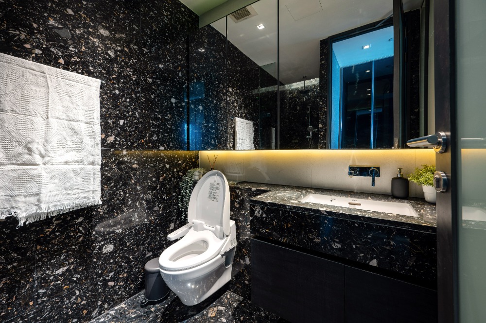 1 Bedroom Condo For Sale in Khlong Tan Nuea, Vadhana, Bangkok - Image 7