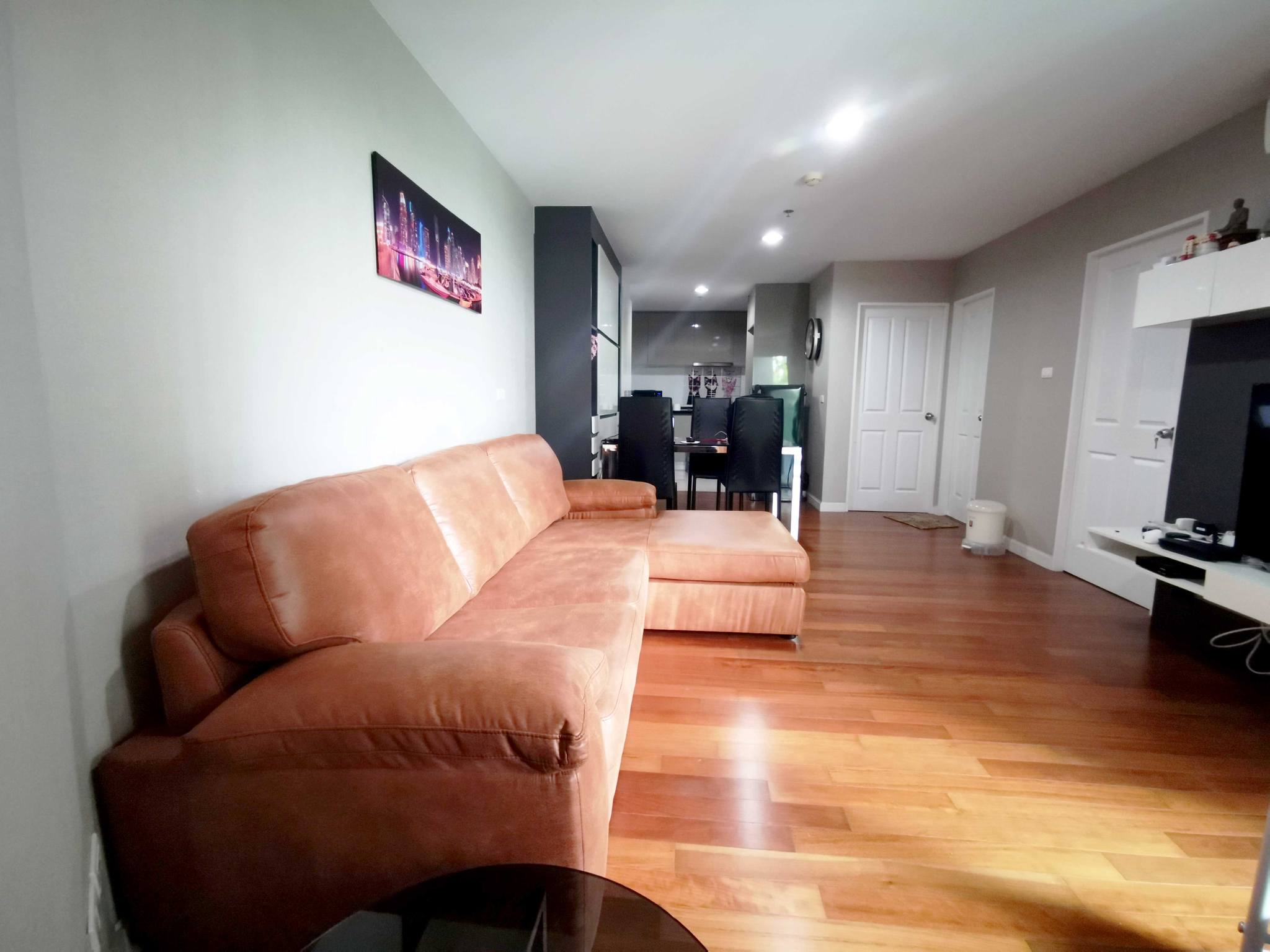 1 Bedroom Condo For Sale in Huai Khwang, Huai Khwang, Bangkok - Image 1