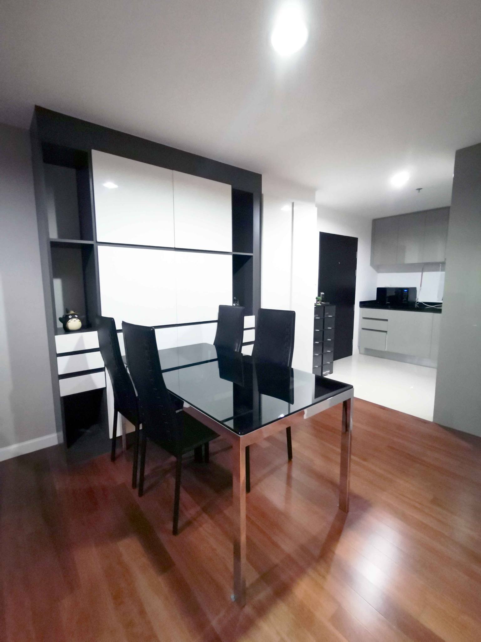1 Bedroom Condo For Sale in Huai Khwang, Huai Khwang, Bangkok - Image 2