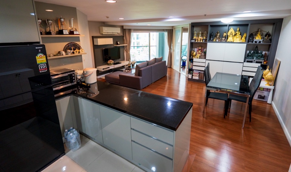 5 Bedroom Condo For Sale in Huai Khwang, Huai Khwang, Bangkok - Image 3
