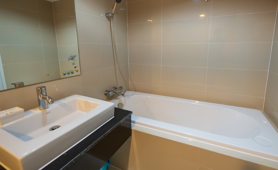 5 Bedroom Condo For Sale in Huai Khwang, Huai Khwang, Bangkok - Image 9