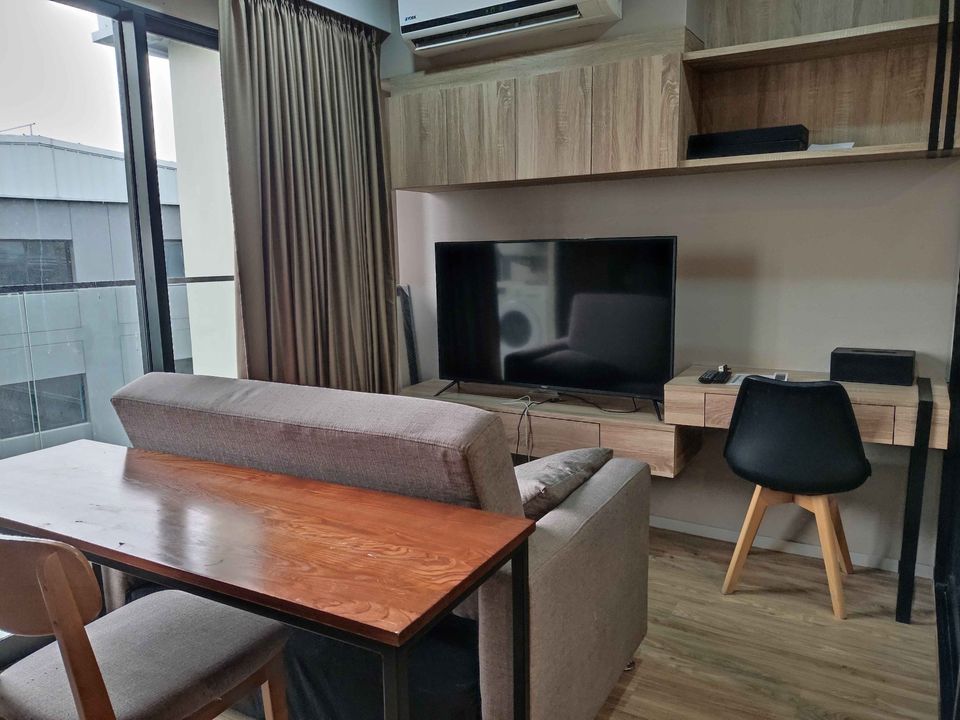 Blossom Condo Sathon-Charoen Rat - Image 1