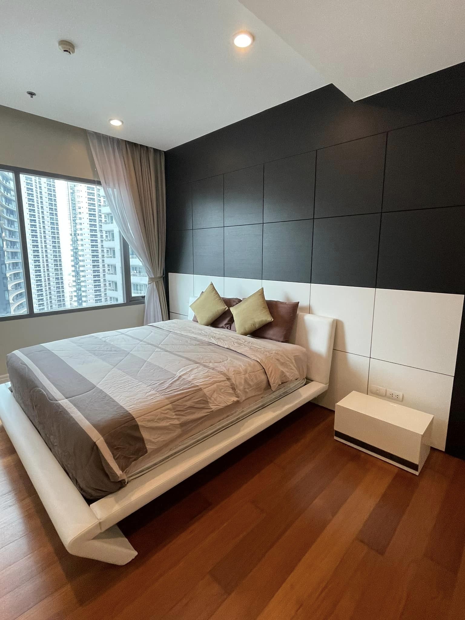 1 Bedroom Condo For Sale in Khlong Tan, Khlong Toei, Bangkok - Image 4