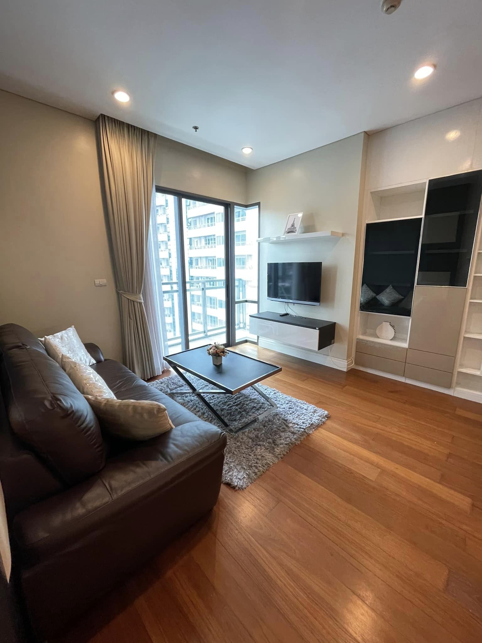 1 Bedroom Condo For Sale in Khlong Tan, Khlong Toei, Bangkok - Image 1