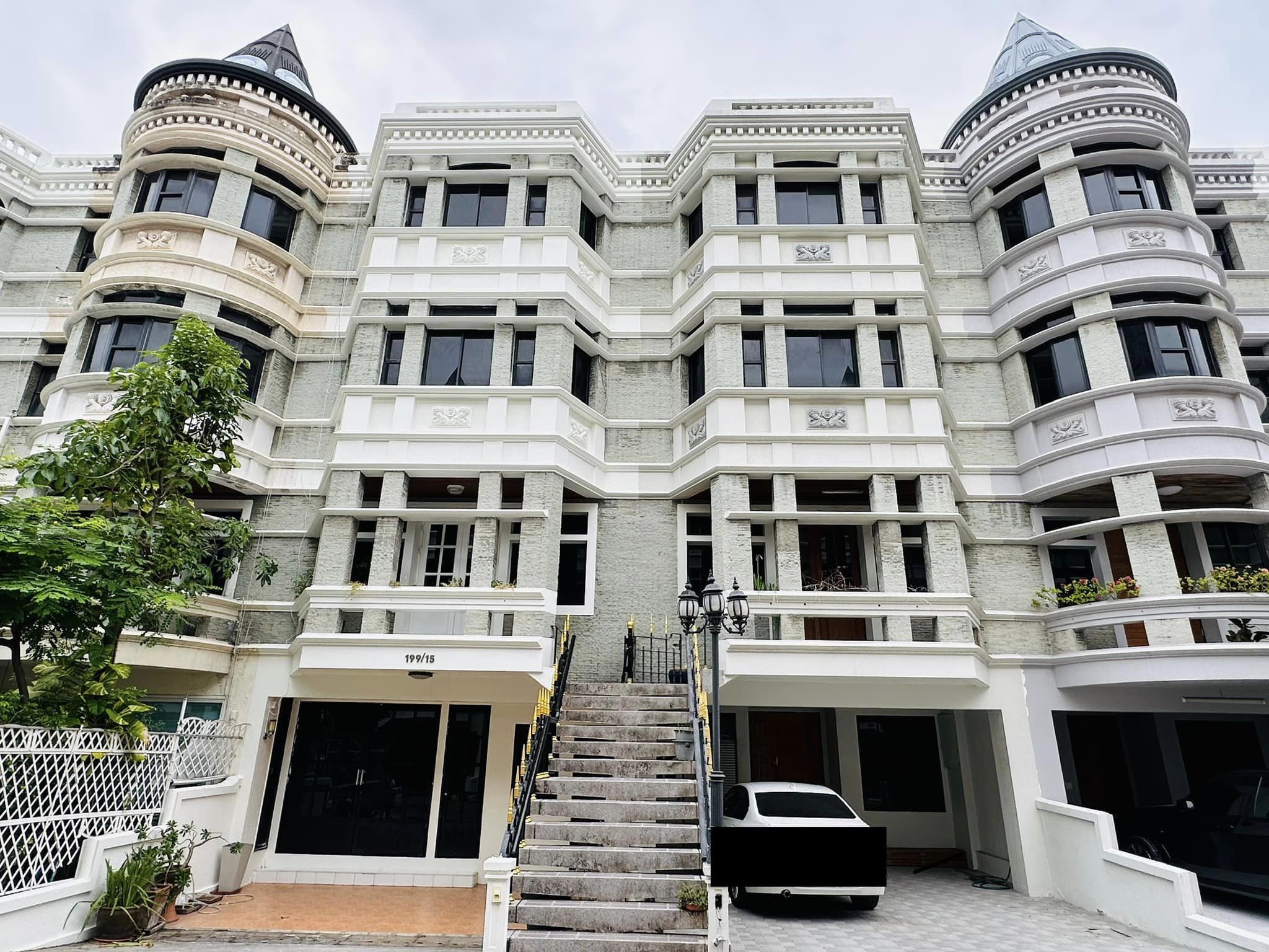 Moo Baan Chicha Castle - Image 1