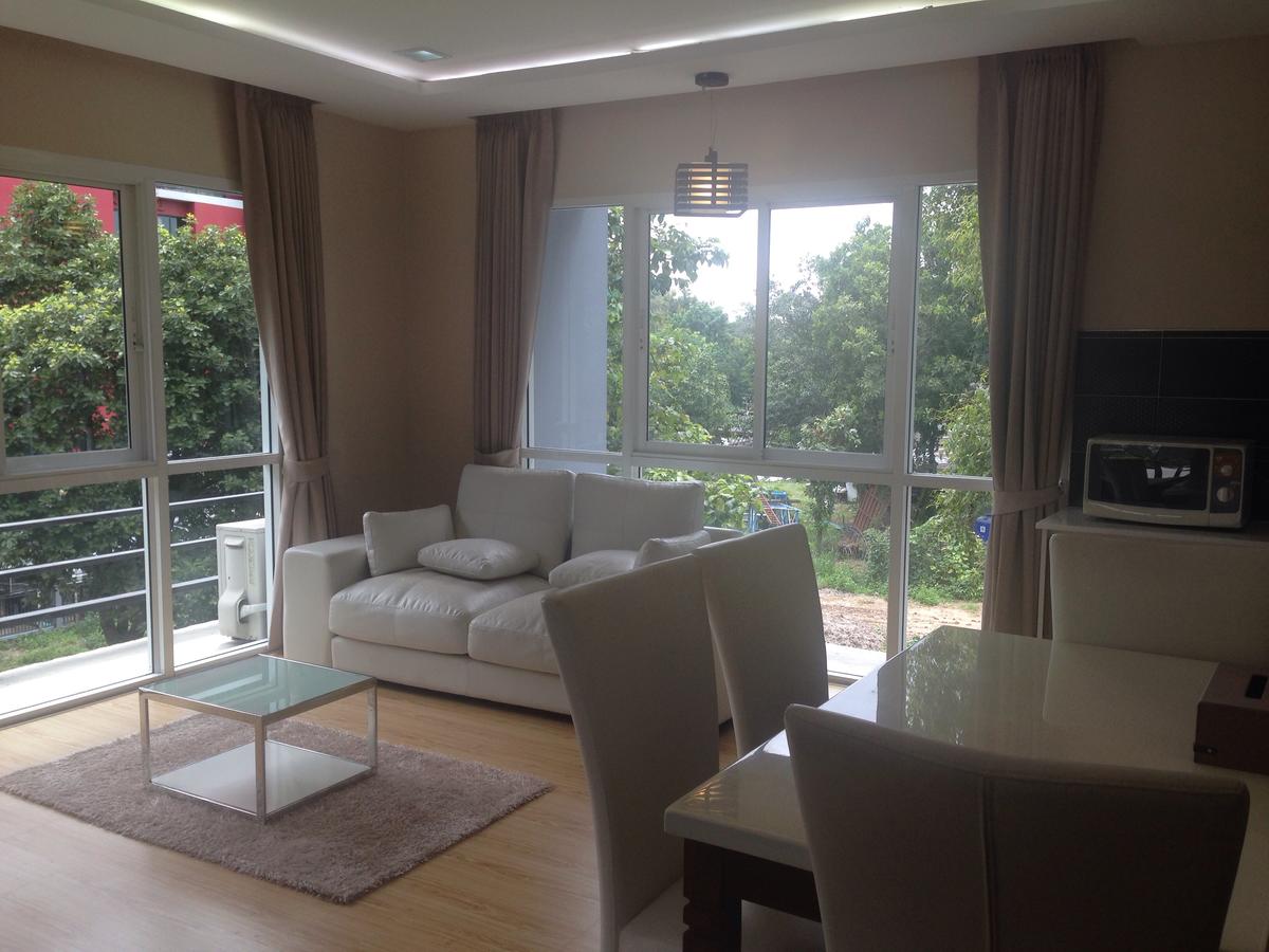 Chic View Condo - Image 2
