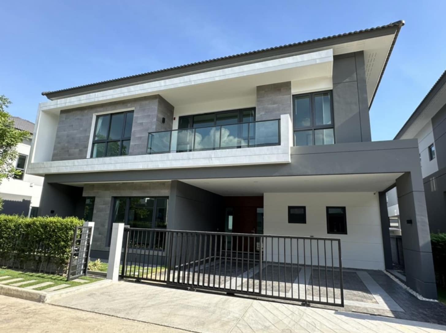 4 Bedroom House For Rent in Bang Phli Yai, Bang Phli, Samut Prakan - Image 1