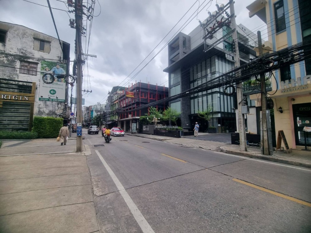  Retail Space For Sale in Khlong Toei, Khlong Toei, Bangkok - Image 4
