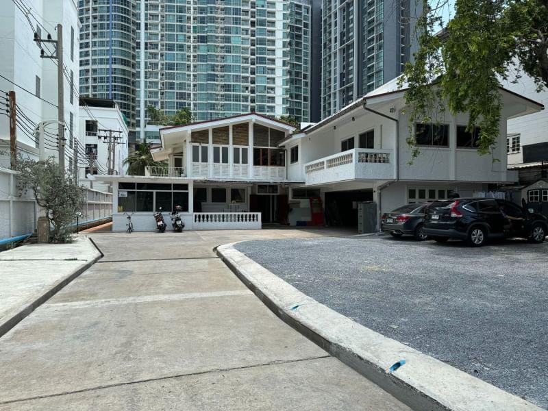  Retail Space For Sale in Phra Khanong Nuea, Vadhana, Bangkok - Image 1