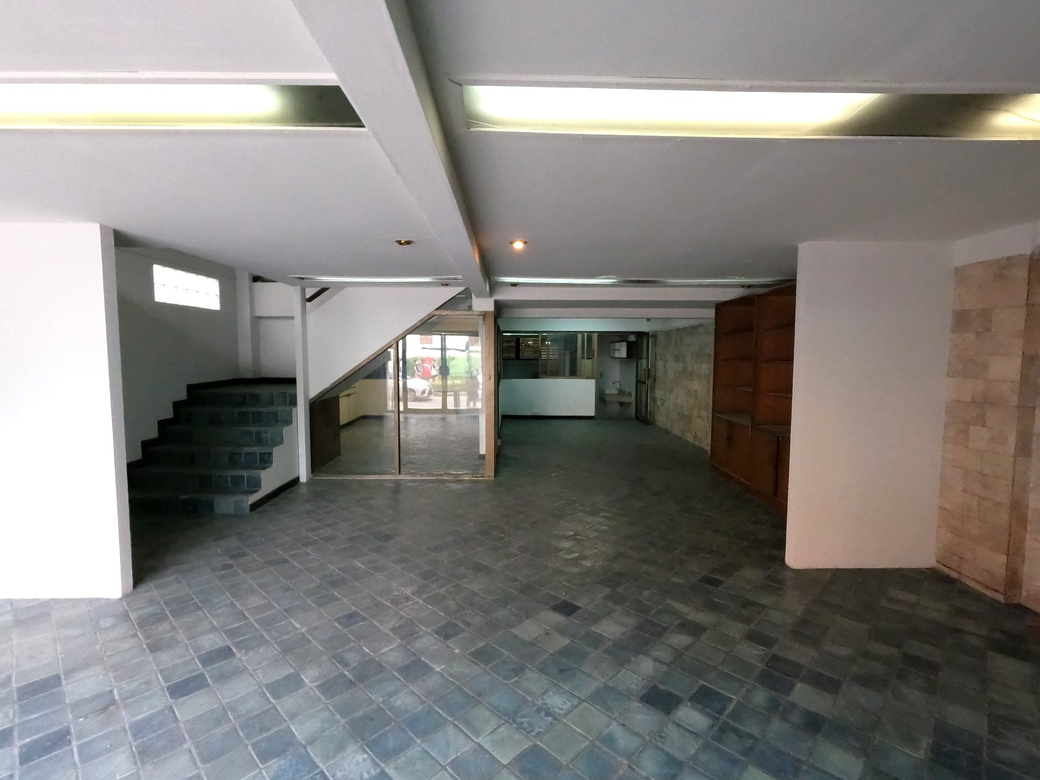  零售空间  在  - Image 2