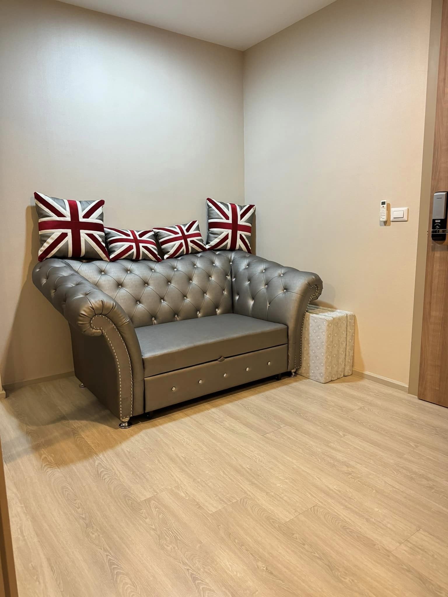 1 Bedroom Condo For Sale in Huai Khwang, Huai Khwang, Bangkok - Image 1
