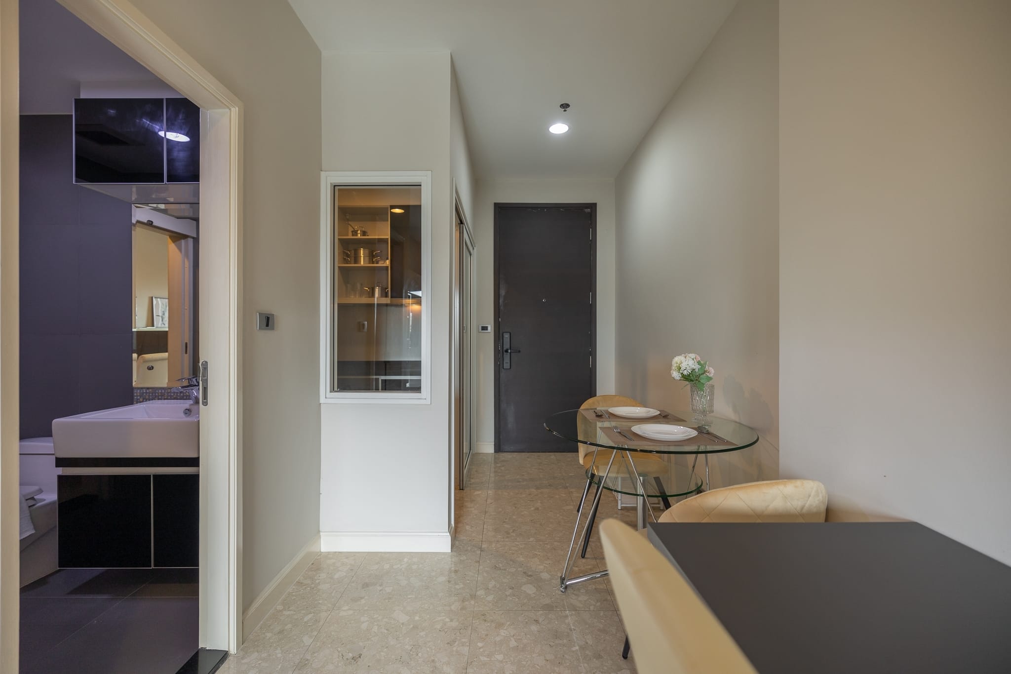 1 Bedroom Condo For Sale in Khlong Tan, Khlong Toei, Bangkok - Image 2