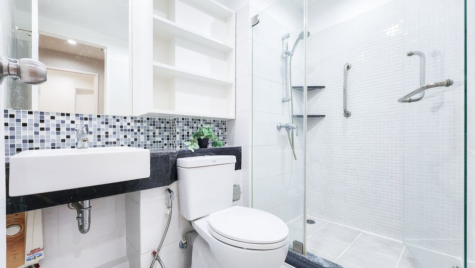 2 Bedroom Condo For Sale in Huai Khwang, Huai Khwang, Bangkok - Image 5