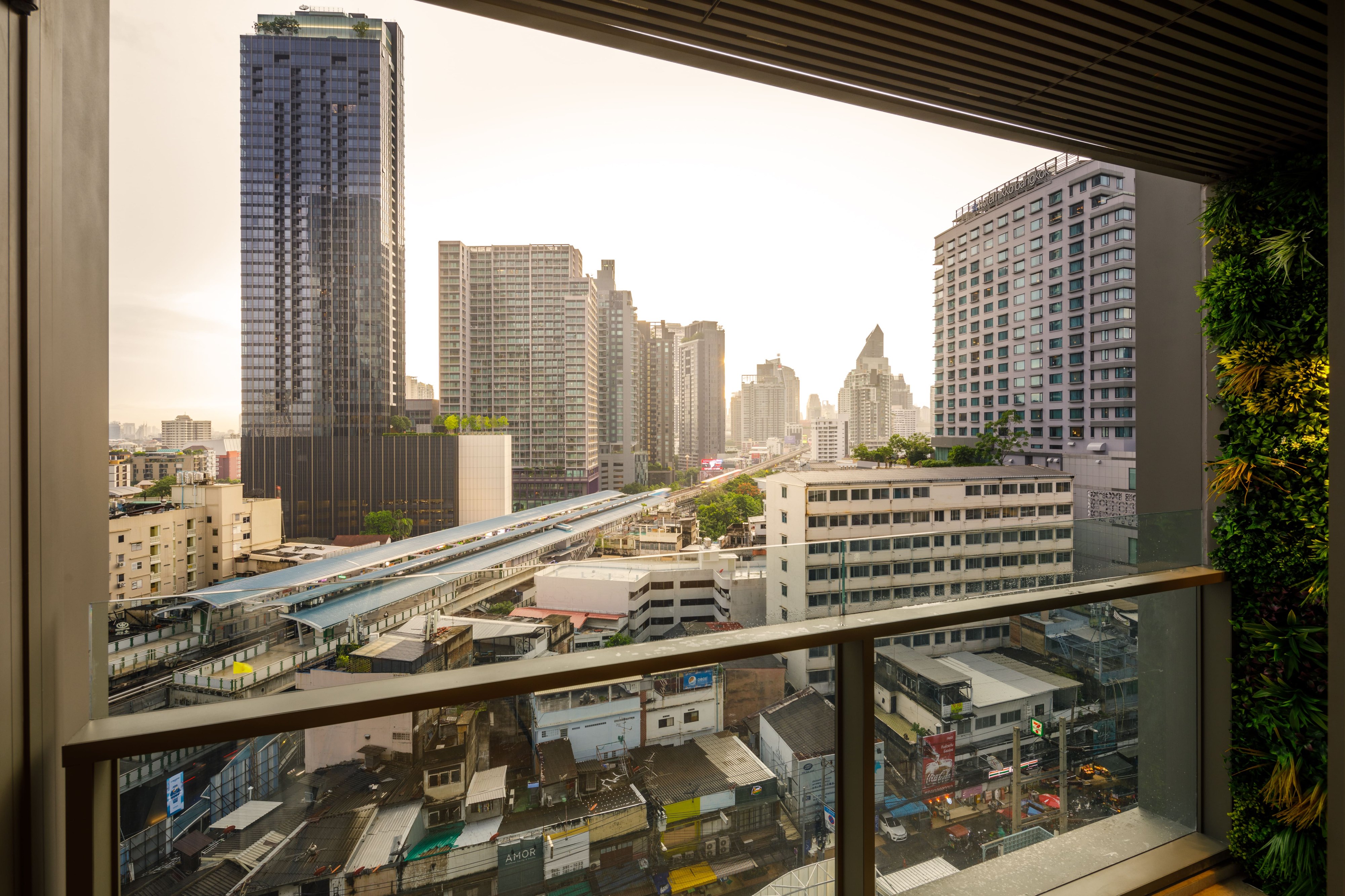 เดอะ สแตรนด์ ทองหล่อ - Image 16