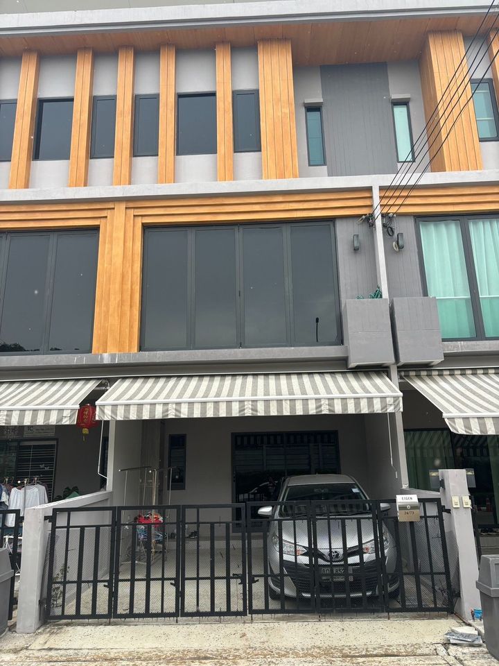 Eigen Premium Townhome - Image 1