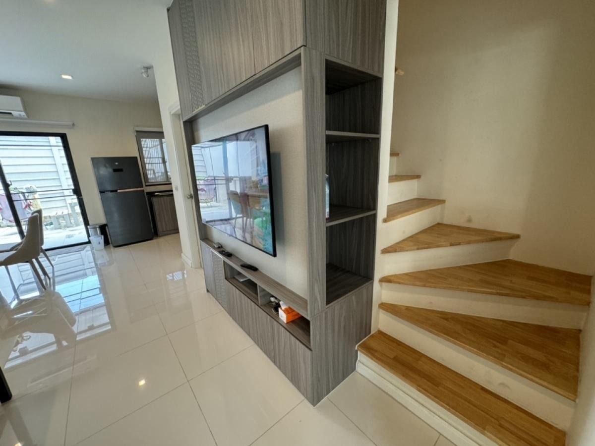 Eigen Premium Townhome - Image 4
