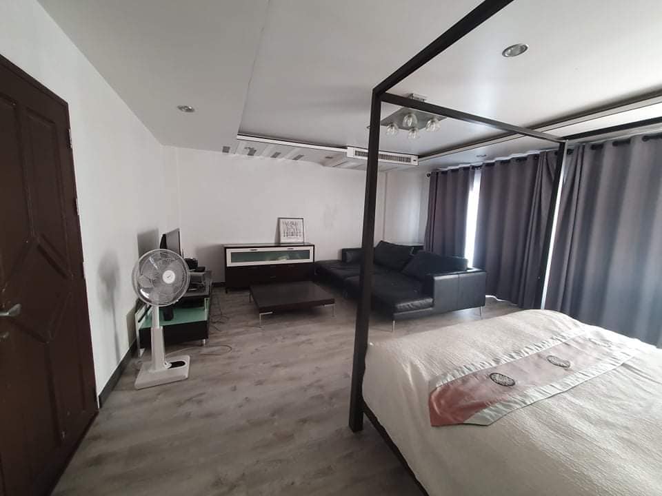 4 Bedroom Townhouse For Sale in Bang Khlo, Bang Kho Laem, Bangkok - Image 4