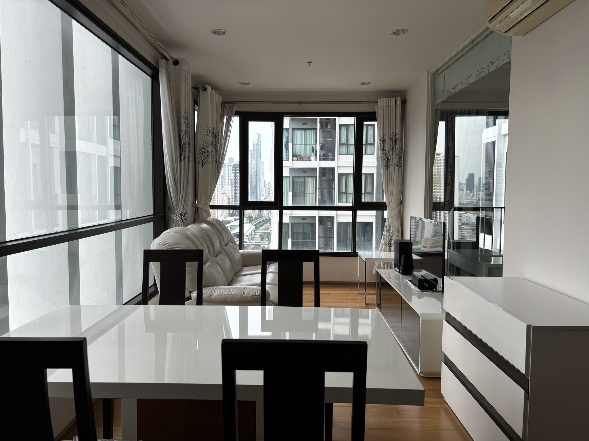 Fuse Sathorn - Taksin - Image 1