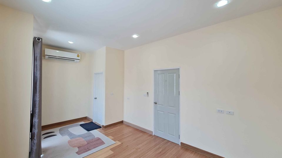 4 Bedroom Townhouse For Sale in Racha Thewa, Bang Phli, Samut Prakan - Image 2