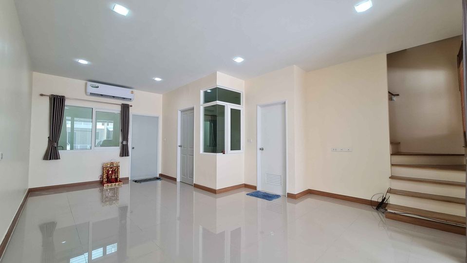 4 Bedroom Townhouse For Sale in Racha Thewa, Bang Phli, Samut Prakan - Image 1