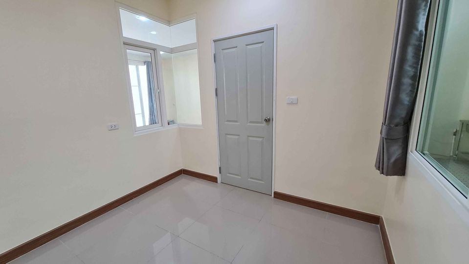 4 Bedroom Townhouse For Sale in Racha Thewa, Bang Phli, Samut Prakan - Image 12