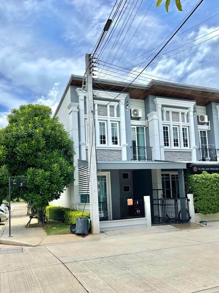 Golden Town Chiang Mai-Kad Ruamchok - Image 1