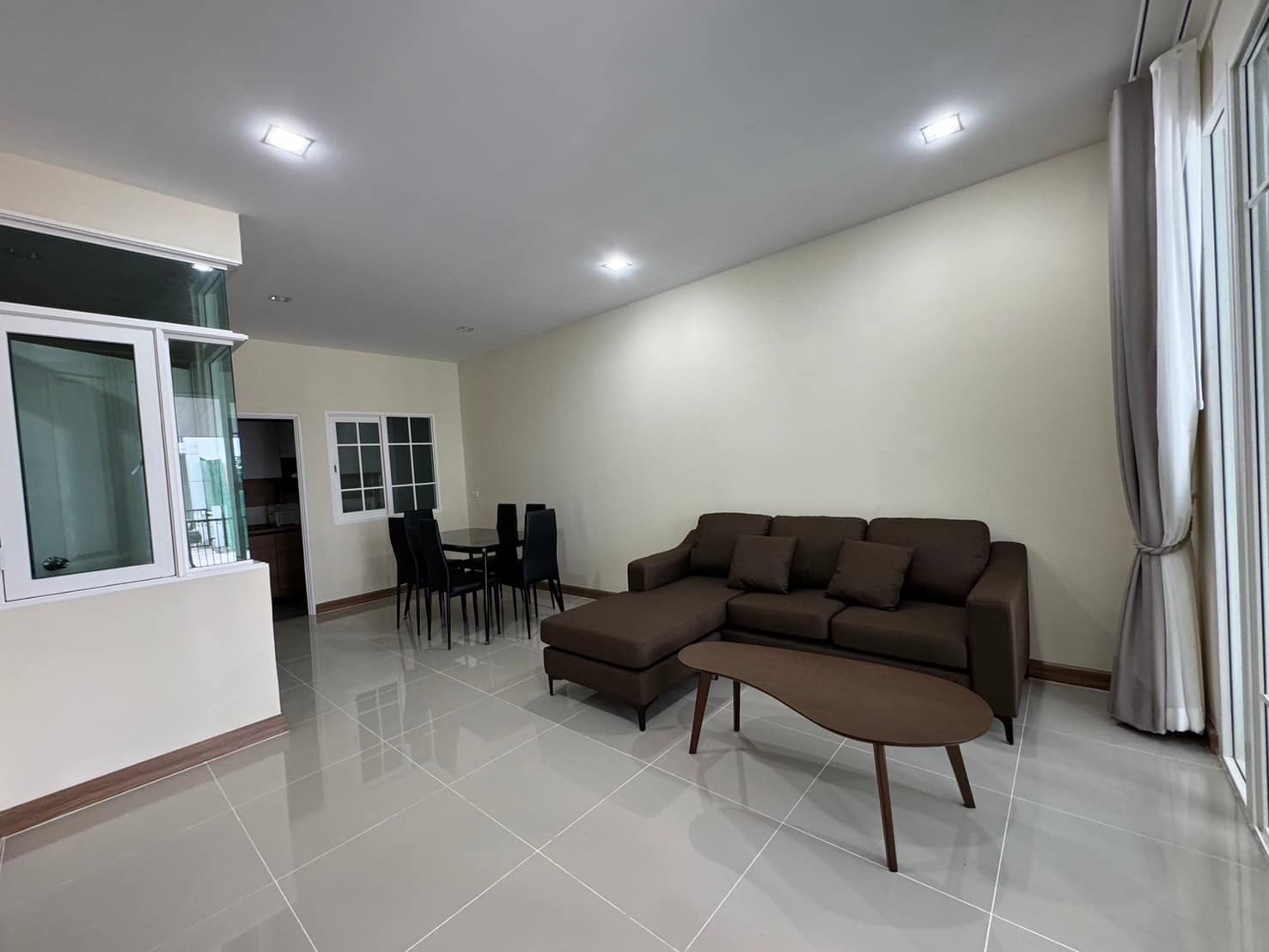 4 卧室 联排别墅  在  - Image 1