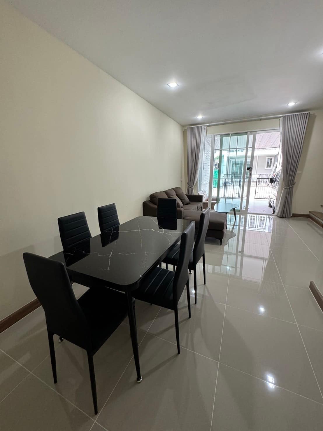 4 卧室 联排别墅  在  - Image 3