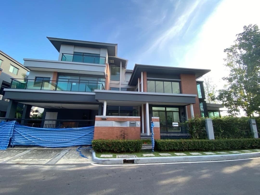 Grand Bangkok Boulevard East Rama 9 - Image 1