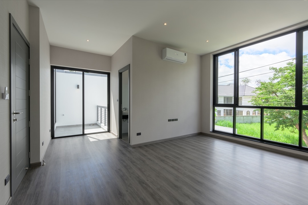 4 Bedroom House For Sale in Wat Ket, Mueang Chiang Mai, Chiang Mai - Image 9