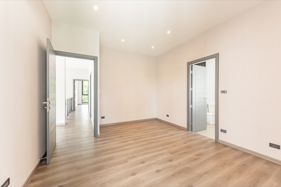 4 Bedroom House For Sale in Wat Ket, Mueang Chiang Mai, Chiang Mai - Image 5