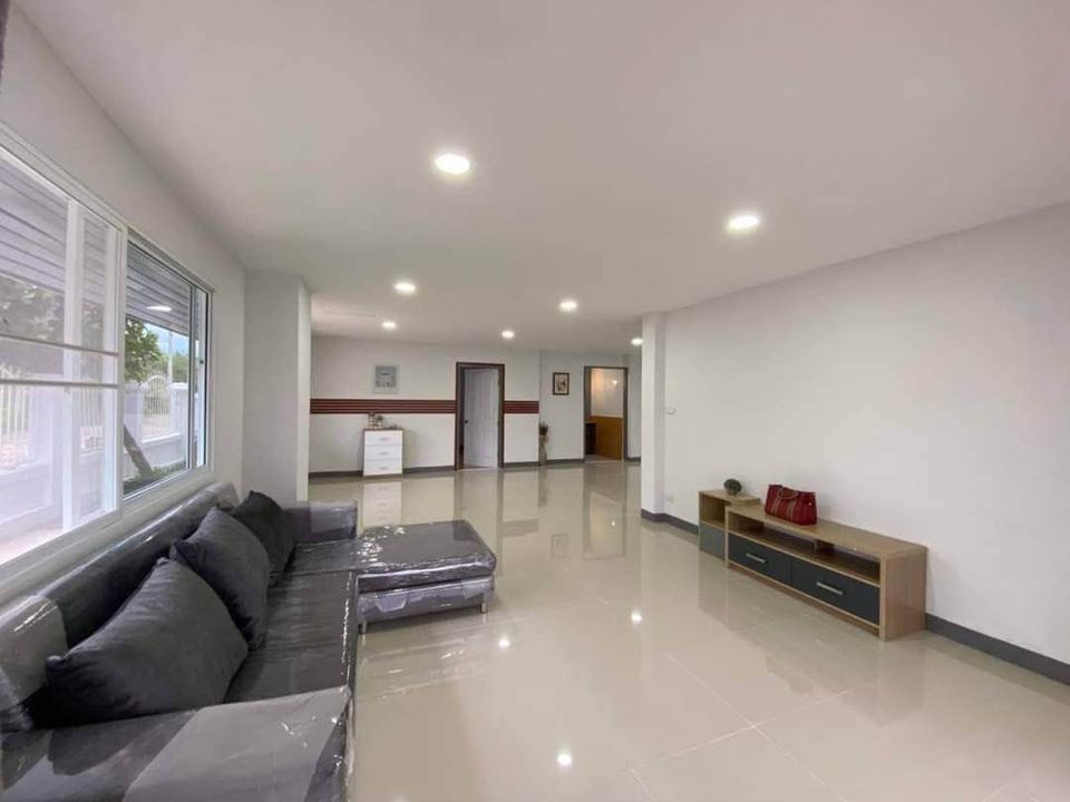 4 卧室 独立房屋  在  - Image 2