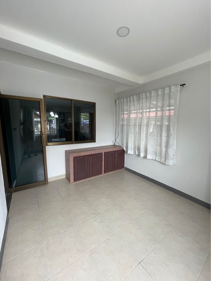 4 卧室 独立房屋  在  - Image 9