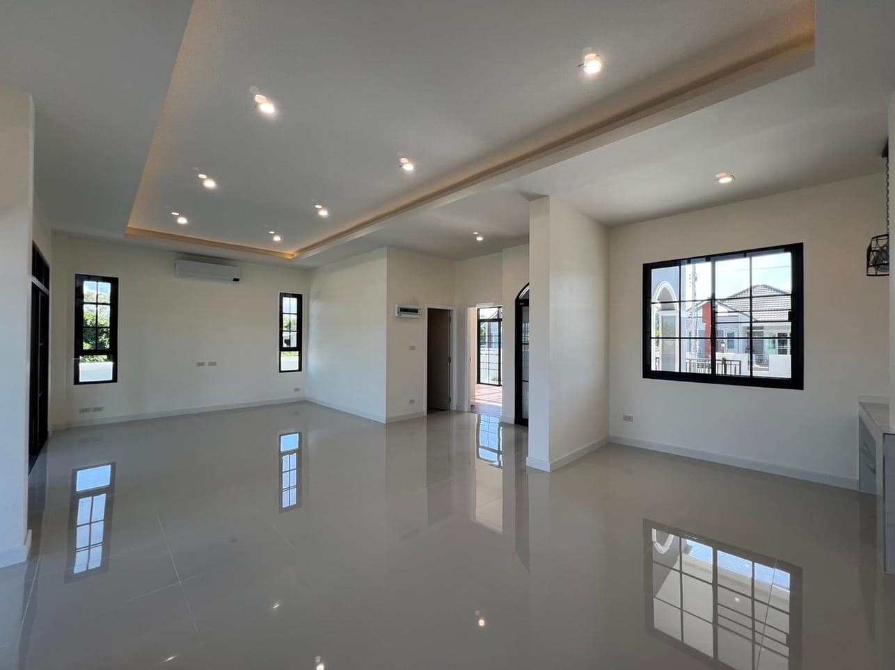 4 Bedroom House For Sale in Ban Waen, Hang Dong, Chiang Mai - Image 2