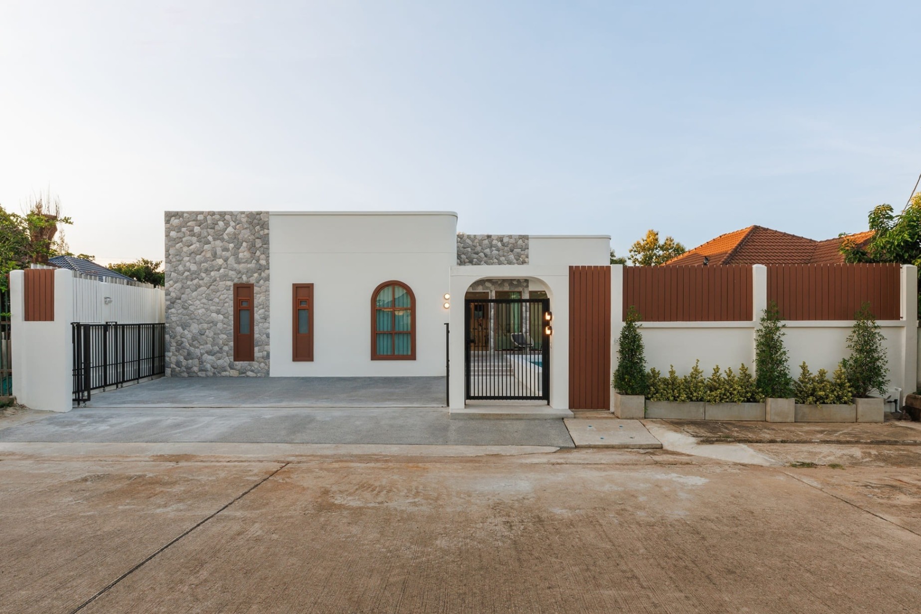 4 Bedroom House For Sale in Ban Waen, Hang Dong, Chiang Mai - Image 1