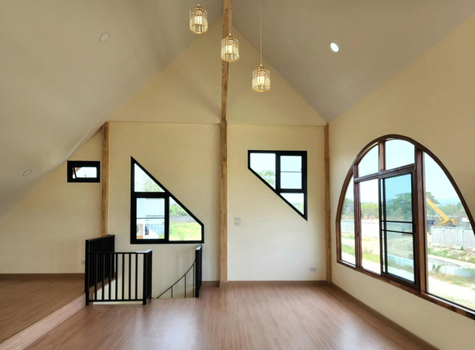 4 Bedroom House  in Nam Phrae, Hang Dong, Chiang Mai - Image 3