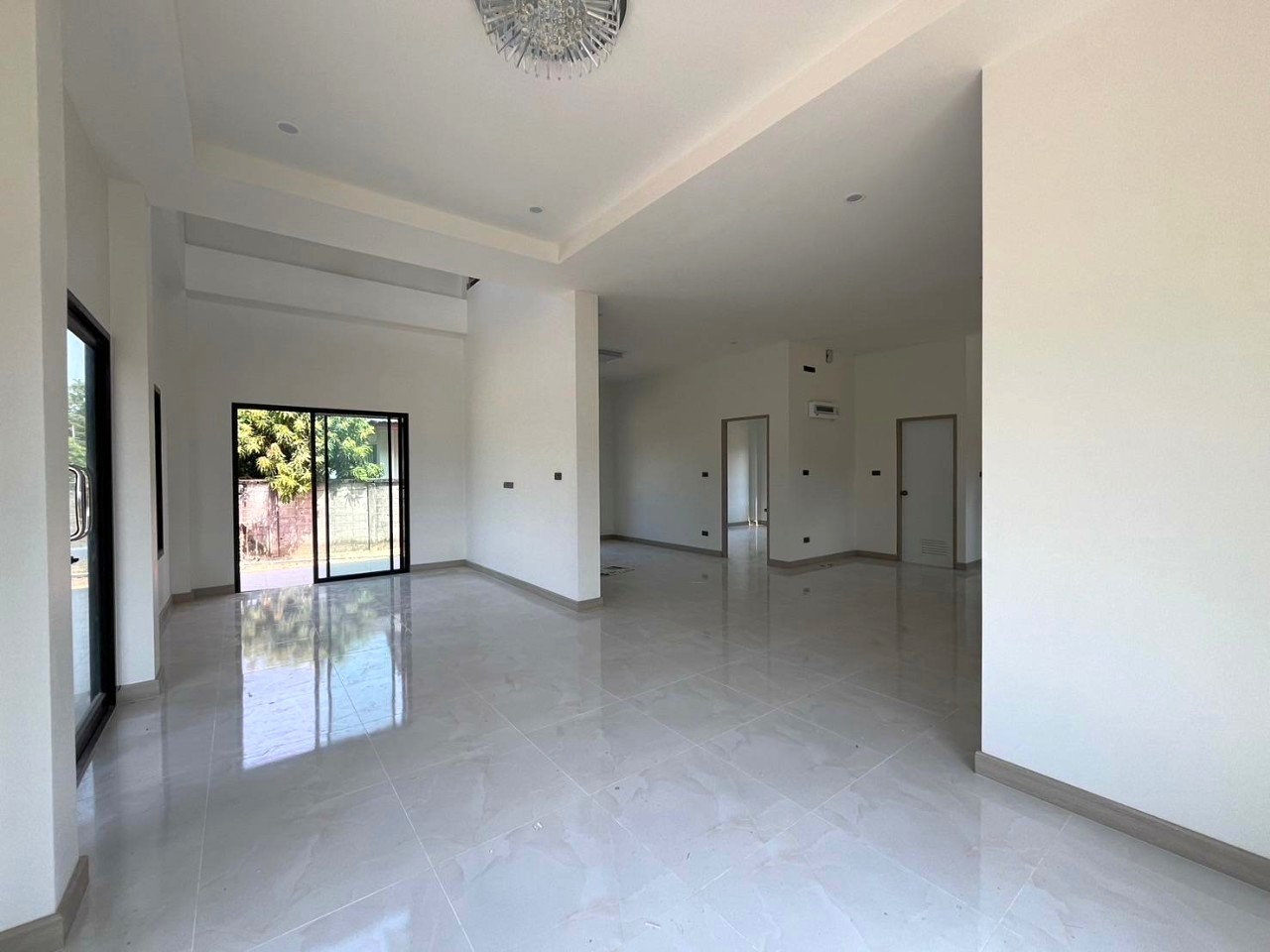 3 Bedroom House For Sale in San Phak Wan, Hang Dong, Chiang Mai - Image 4
