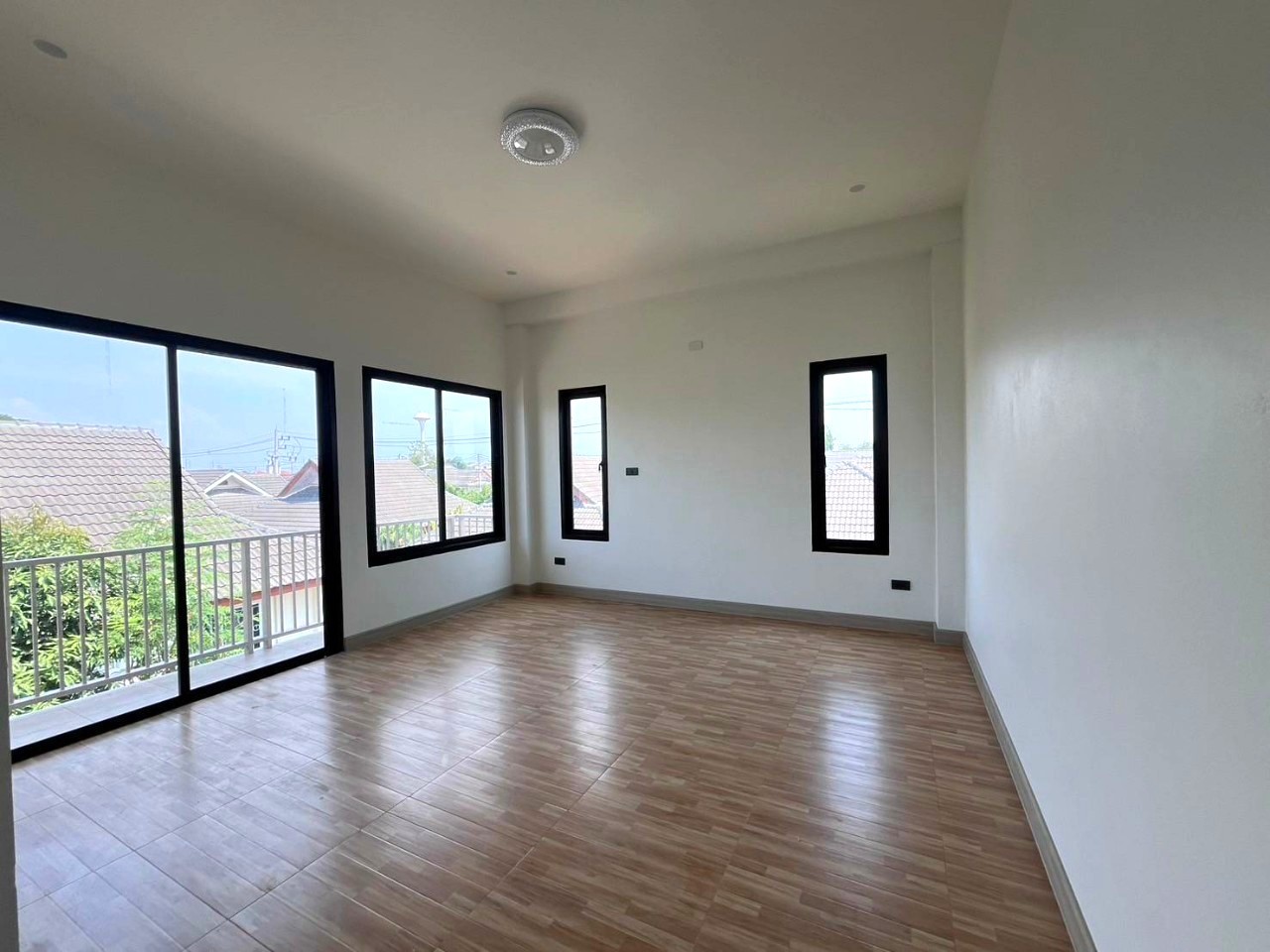 3 Bedroom House For Sale in San Phak Wan, Hang Dong, Chiang Mai - Image 5